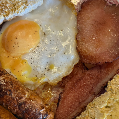 Fry Up Plate - Pink plate, egg on toast, mushroom, tomatoes, bacon 😋