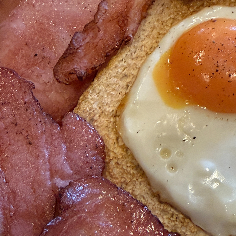 Fry Up Plate - Yellow plate, egg on toast, mushroom, bacon 😋