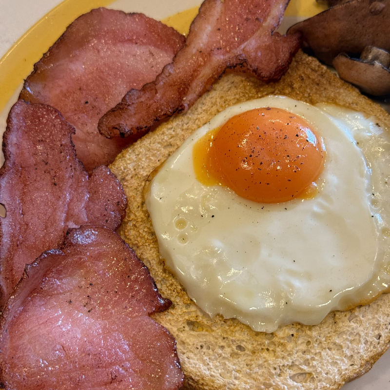 Fry Up Plate - Yellow plate, egg on toast, mushroom, bacon 😋