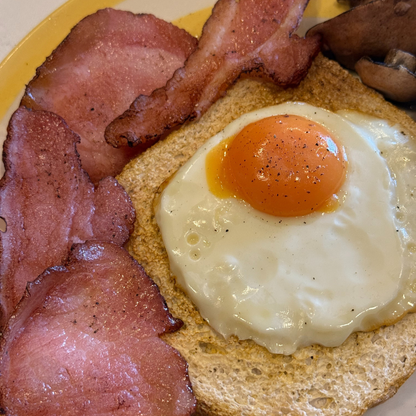 Fry Up Plate - Yellow plate, egg on toast, mushroom, bacon 😋