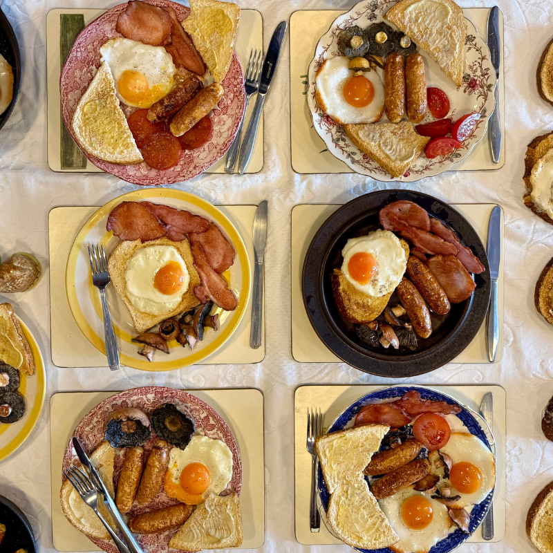 Fry Up Plate - Yellow plate, scrambled egg, mushroom, toast, bacon 😋
