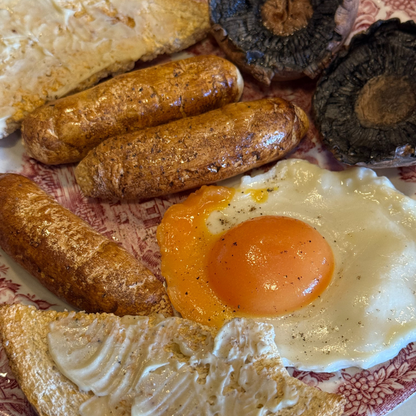 Fry Up Plate - Pink Plate, 1 x egg, toast, mushroom, 3 x sausage 😋