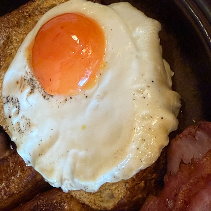 Fry Up Plate - Brown Plate, 1 x egg, rustic toast, mushroom, sausage, bacon 😋
