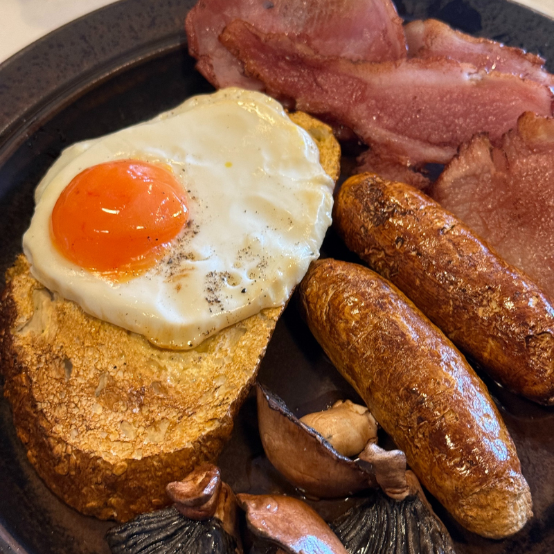 Fry Up Plate - Brown Plate, 1 x egg, rustic toast, mushroom, sausage, bacon 😋