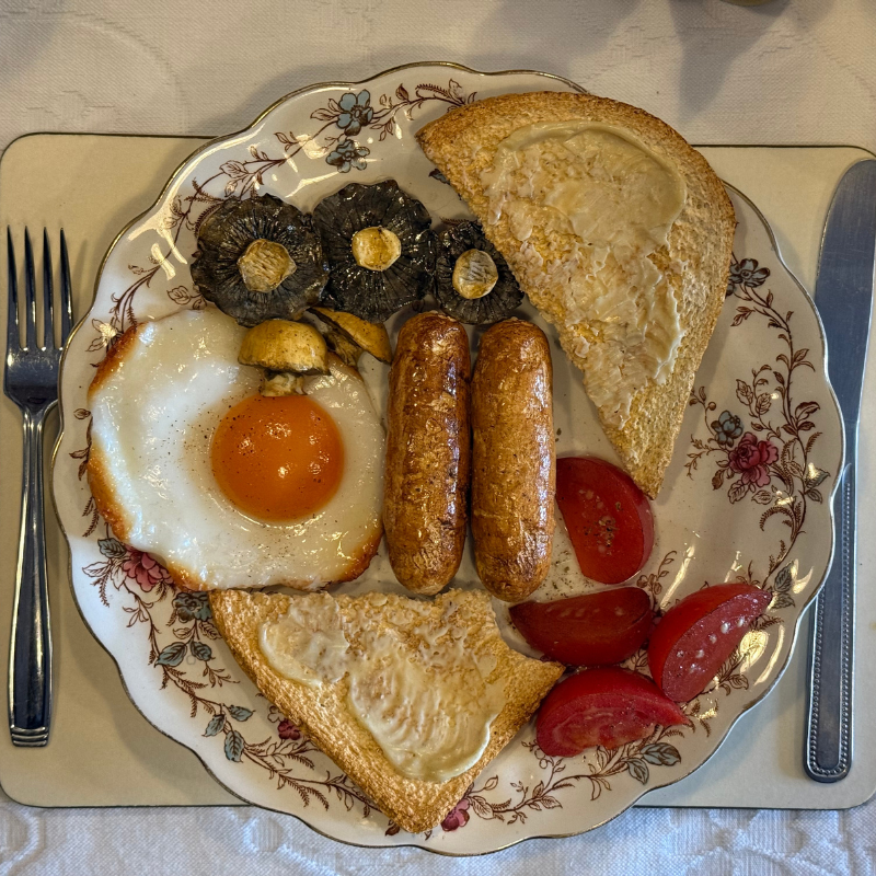 Fry Up Plate - Flower plate, egg on toast, mushroom, bacon 😋